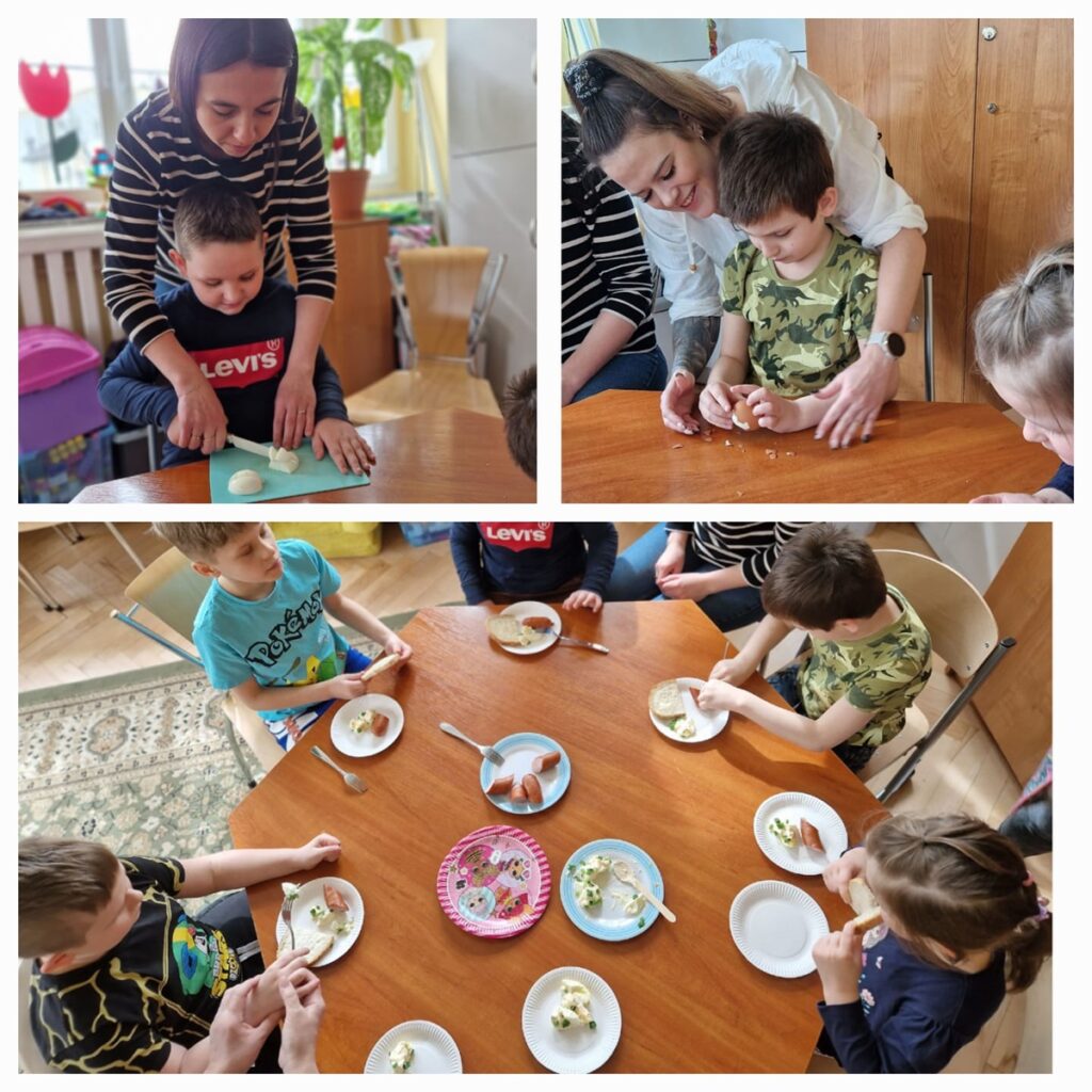 Dzieci przygotowują śniadanie Wielkanocne i je spożywają